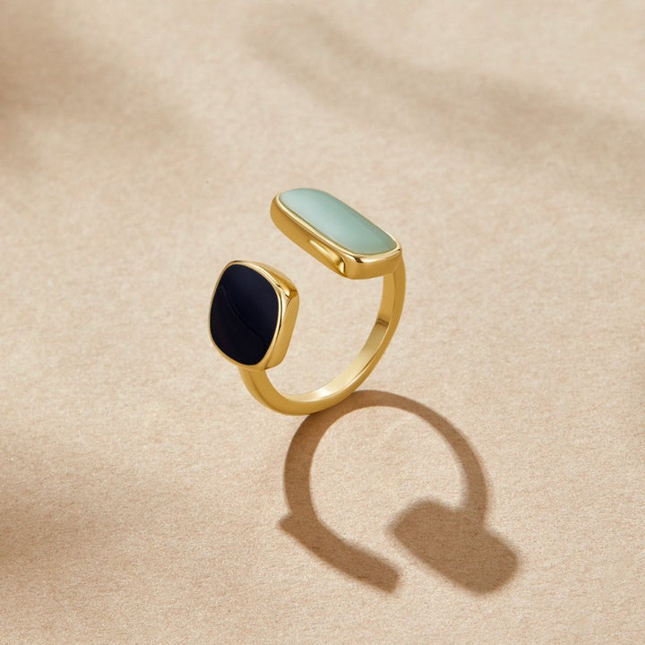 Hug ring with aquamarine
